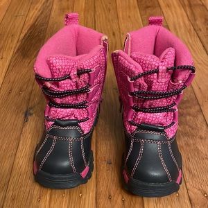 Oshkosh snowboots - used once!
